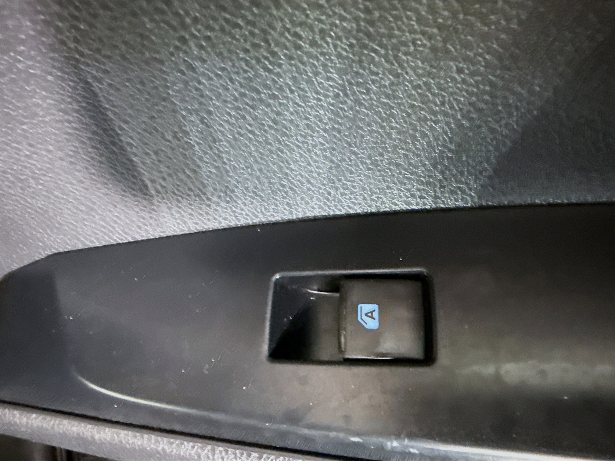 Used 2018 Toyota Camry LE image 30