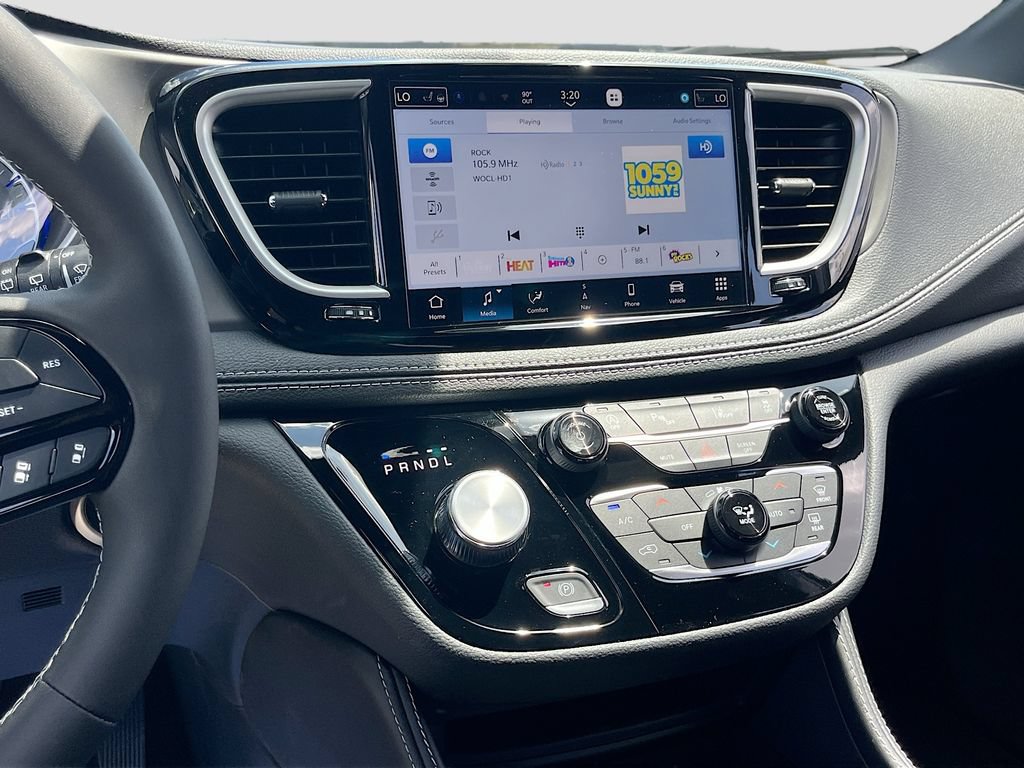 New 2027 Chrysler Pacifica Limited FWD image 15