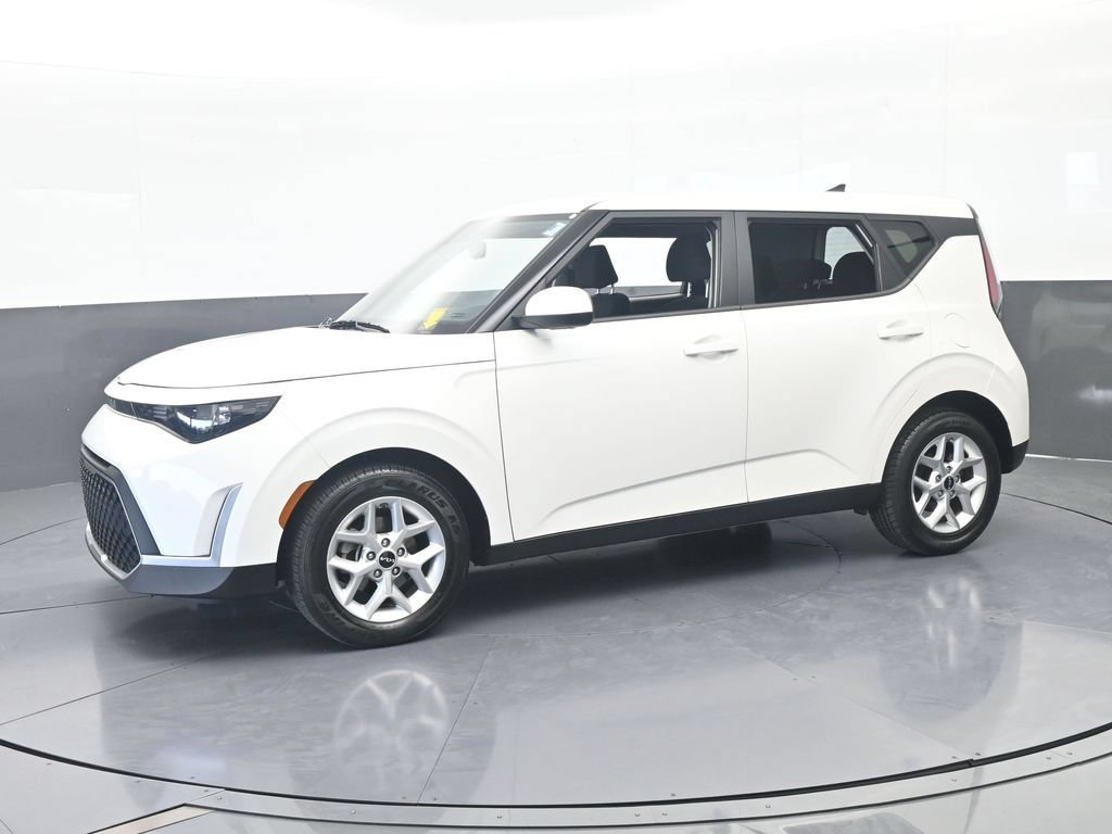 Used 2024 Kia Soul LX w/ Option Group 015 FWD video 2