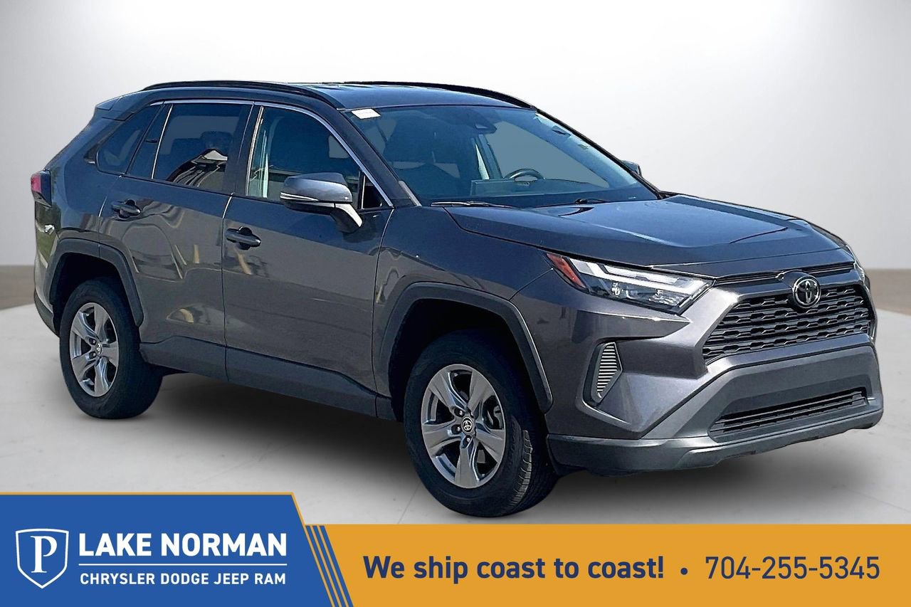 Used 2022 Toyota RAV4 XLE image 1