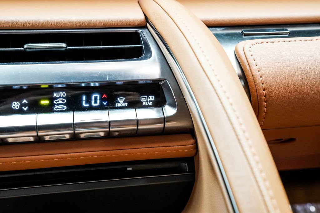 Used 2018 Lexus LC 500 Coupe w/ Sport Package image 21