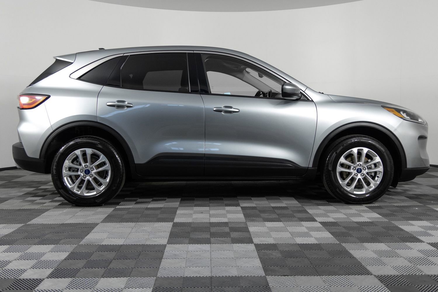 Used 2021 Ford Escape SE image 9