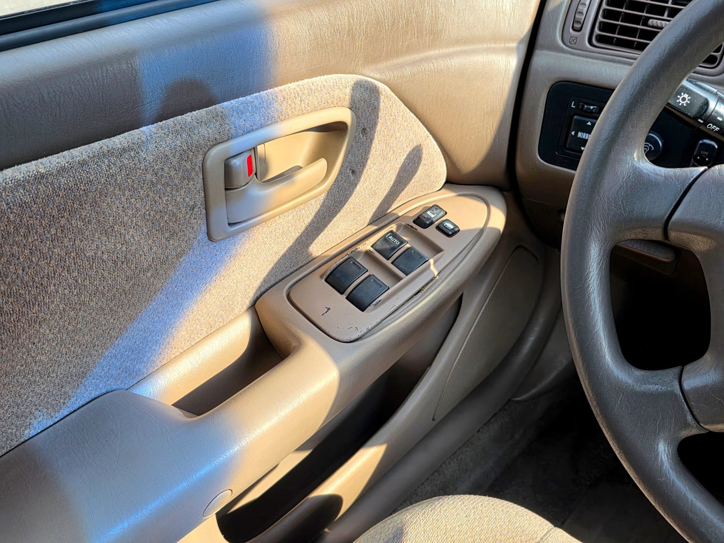 Used 2000 Toyota Camry LE FWD image 16