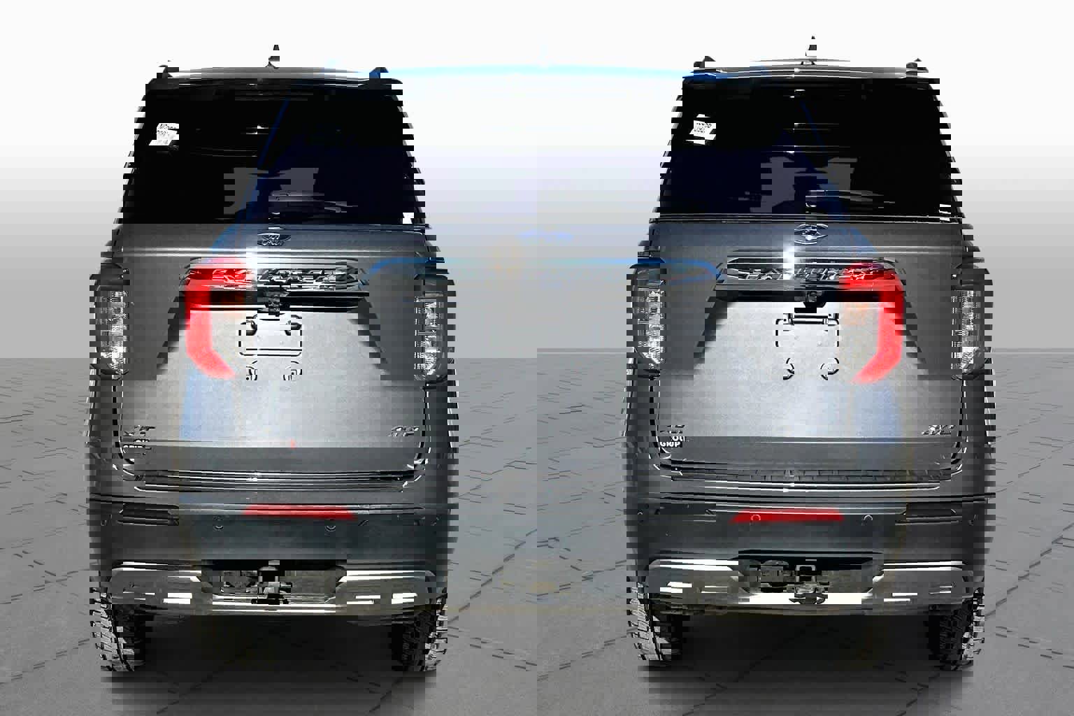 Used 2022 Ford Explorer XLT w/ Equipment Group 202A image 5