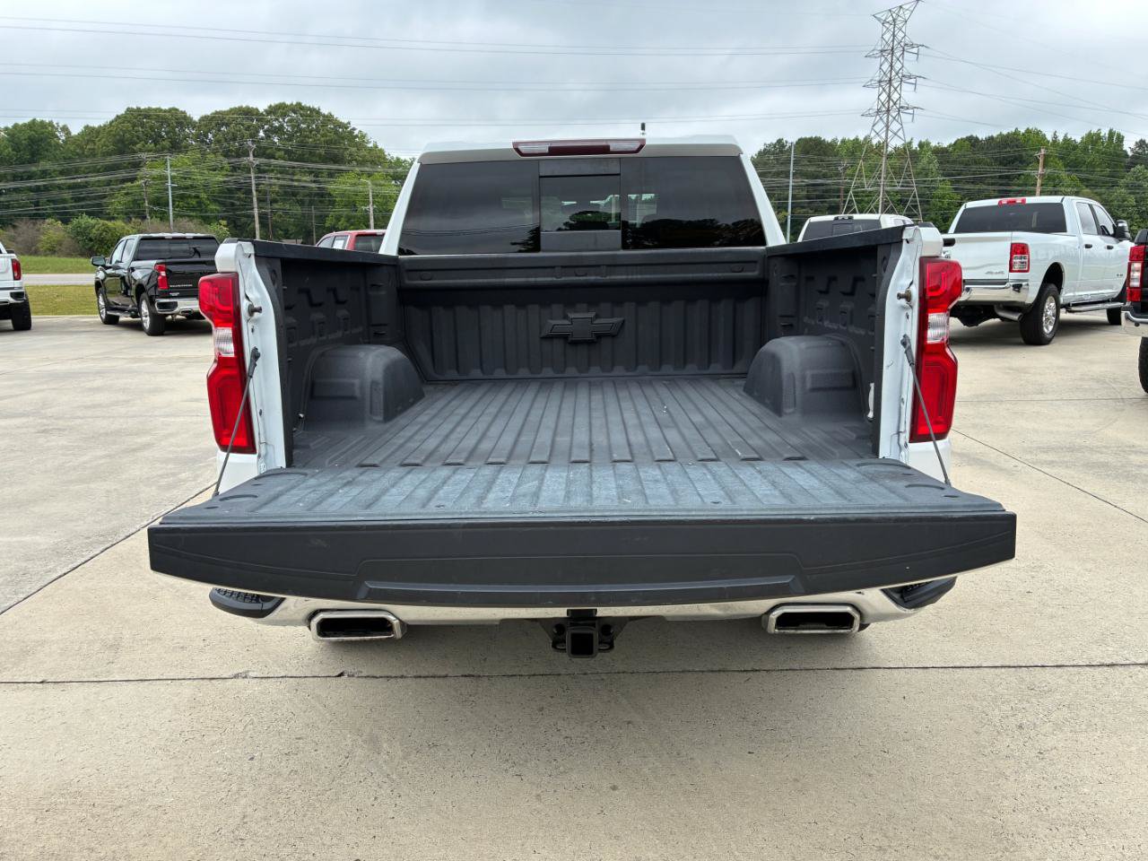 Used 2021 Chevrolet Silverado 1500 LTZ AWD/4WD image 31