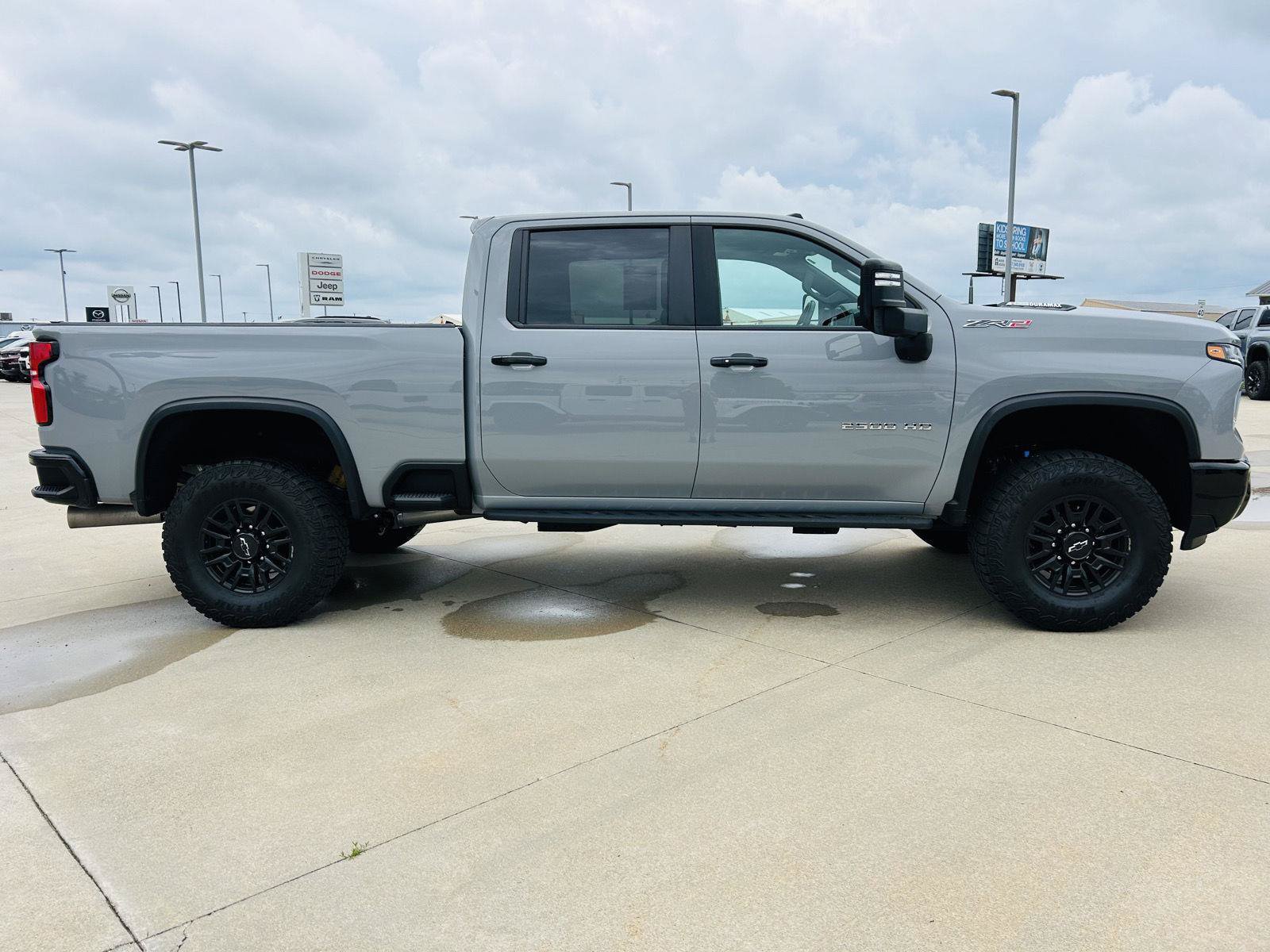 Used 2025 Chevrolet Silverado 2500 ZR2 w/ Technology Package AWD/4WD image 45