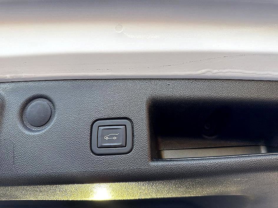 Used 2023 Chevrolet Equinox LT image 12