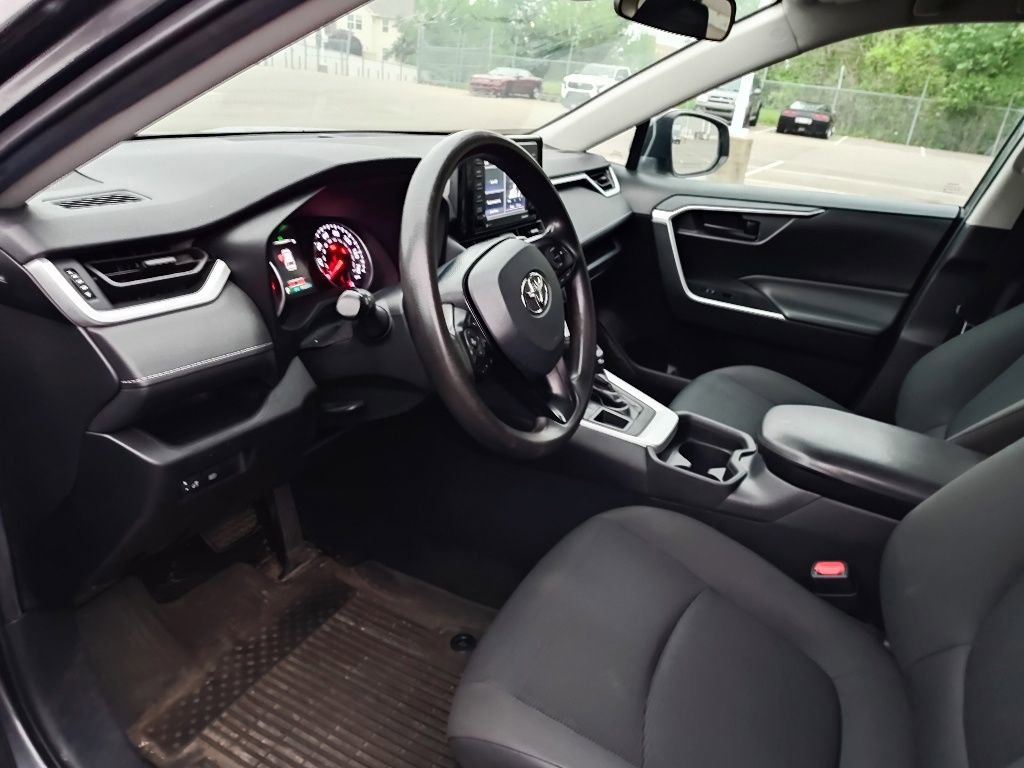 Used 2021 Toyota RAV4 LE AWD/4WD image 7