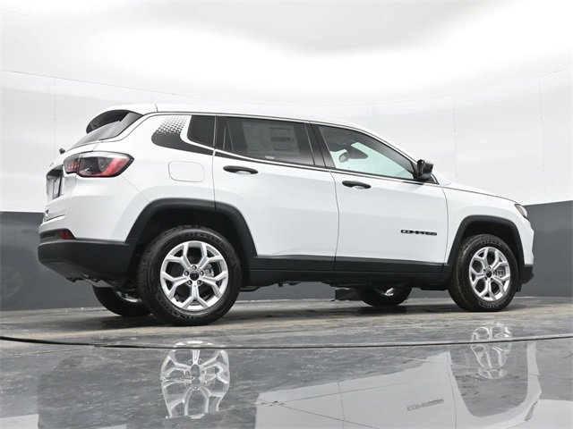 Used 2025 Jeep Compass Sport w/ Mopar Graphics Package image 38