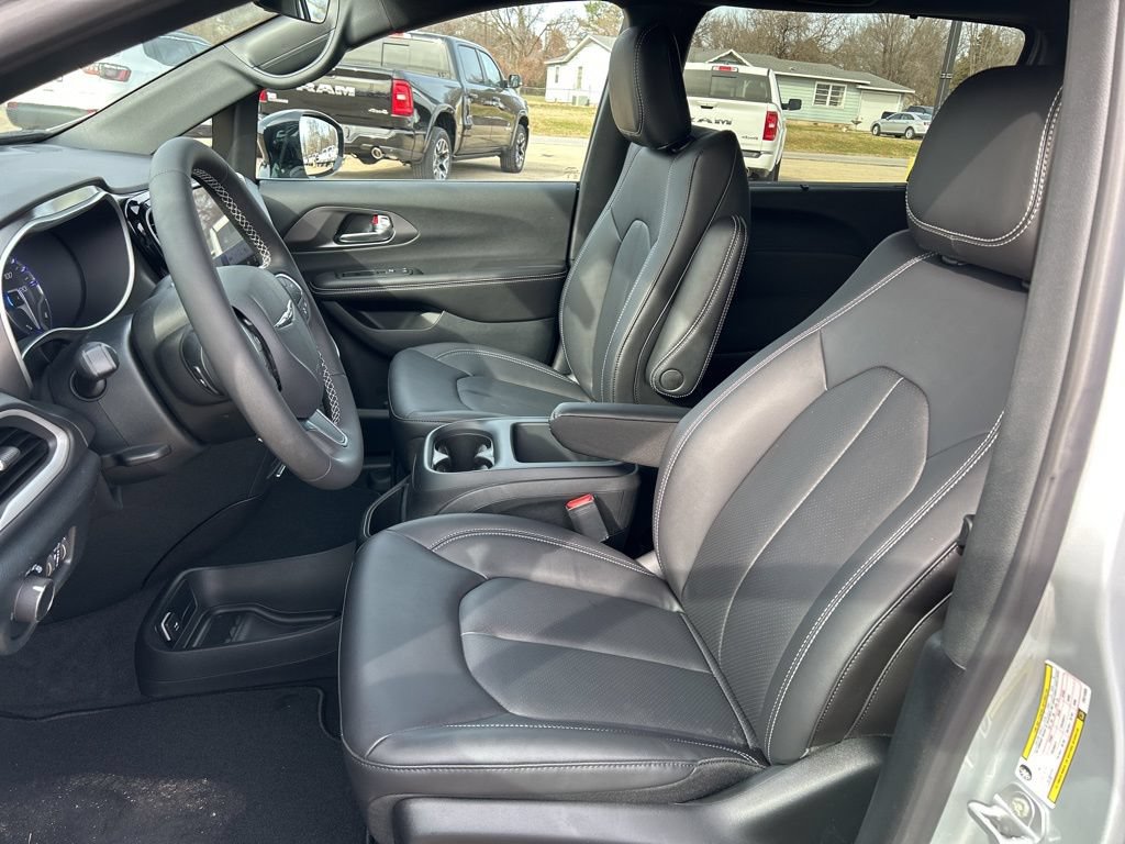 New 2026 Chrysler Voyager LX FWD image 10