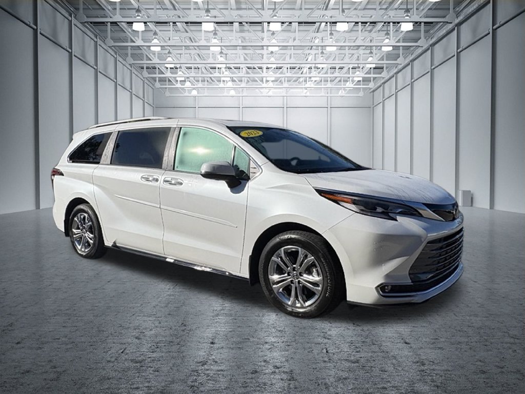 Used 2023 Toyota Sienna Platinum AWD/4WD image 5