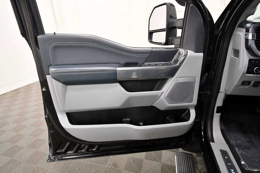 Used 2023 Ford F350 Limited w/ FX4 Off-Road Package AWD/4WD image 13