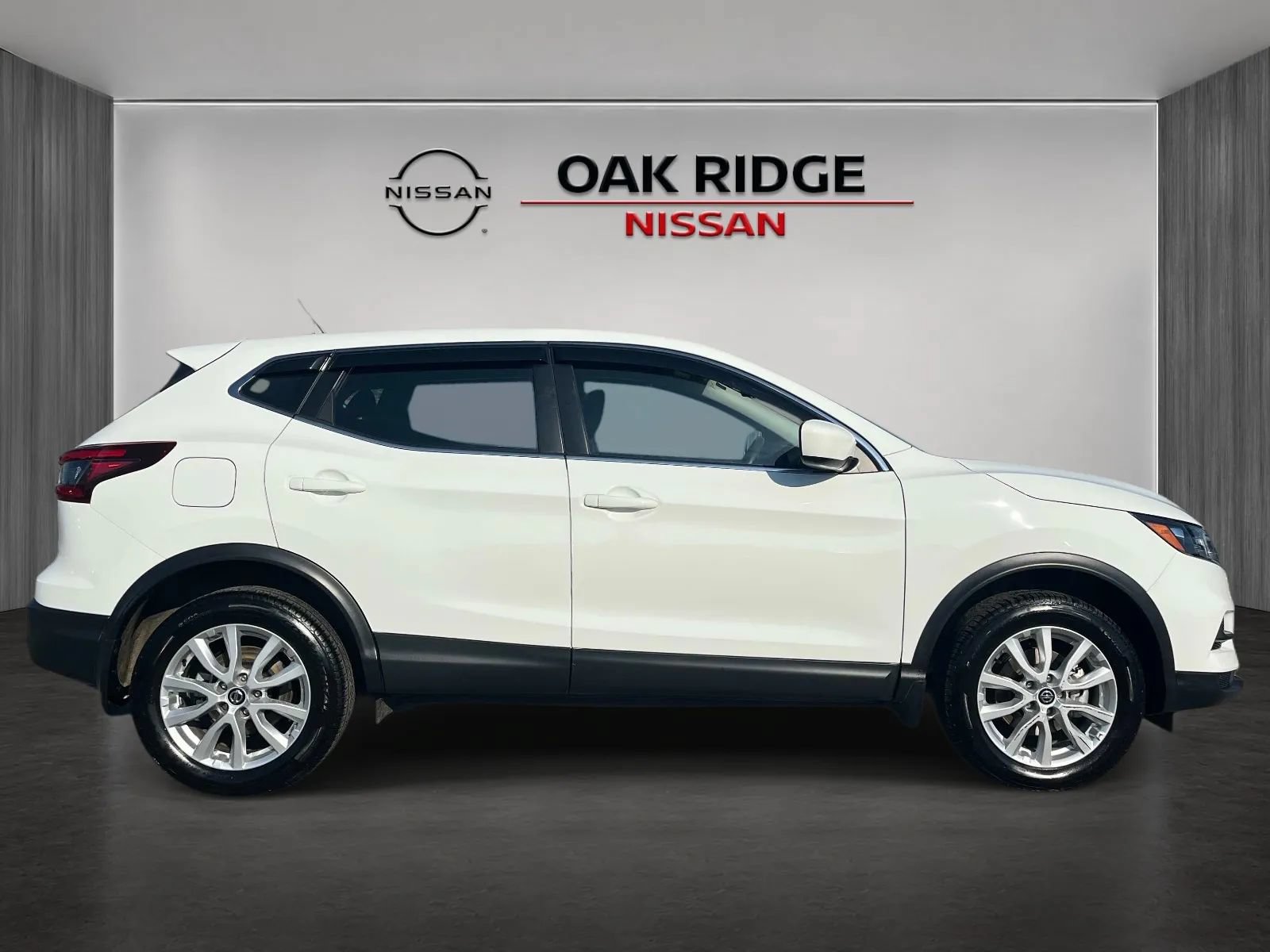 Used 2022 Nissan Rogue Sport S FWD image 2