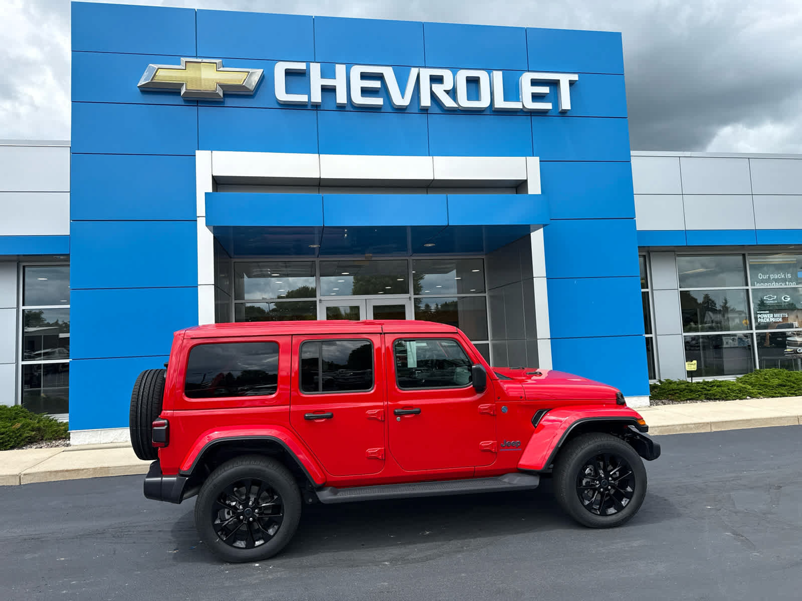 Used 2025 Jeep Wrangler Unlimited Sahara AWD/4WD image 15