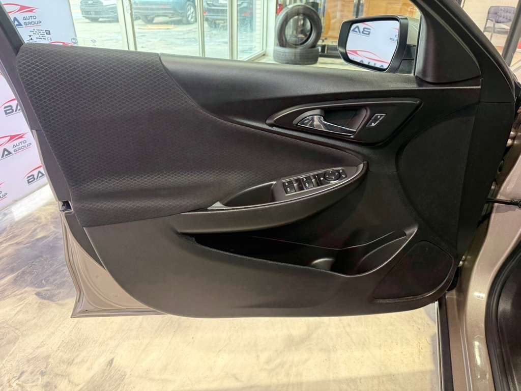 Used 2025 Chevrolet Malibu LT FWD image 31
