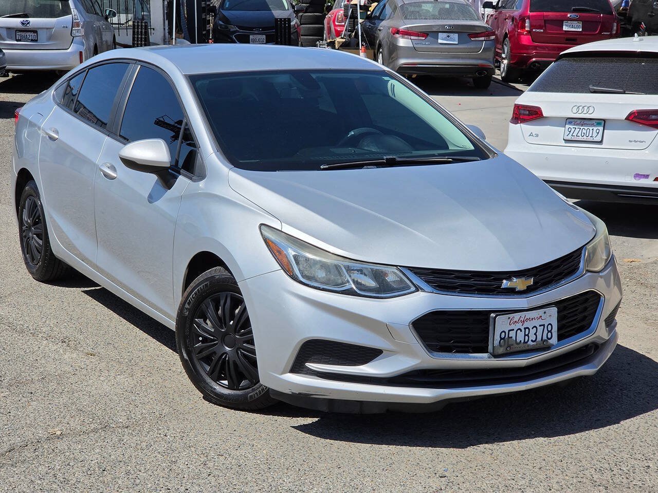 Used 2018 Chevrolet Cruze LS FWD image 3
