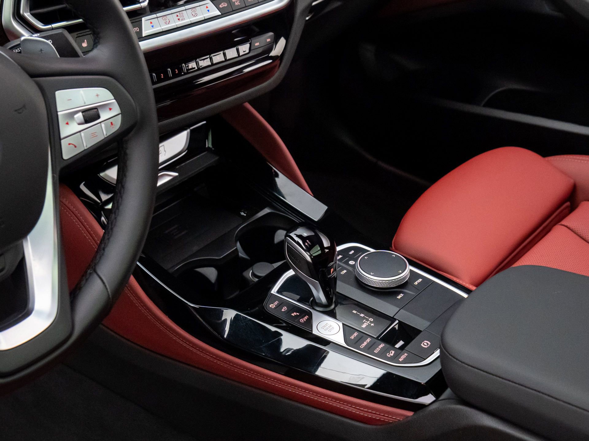 Certified 2025 BMW X4 xDrive30i w/ Premium Package image 13