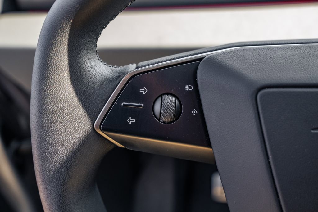 Used 2024 Tesla Cybertruck AWD Crew Cab image 23