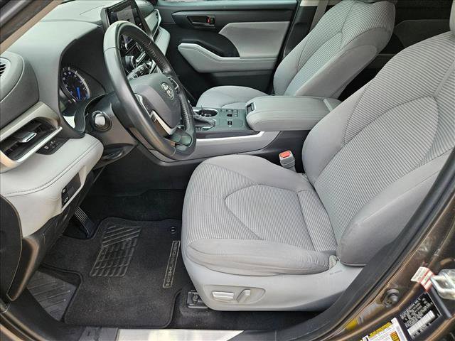 Used 2023 Toyota Highlander LE image 14