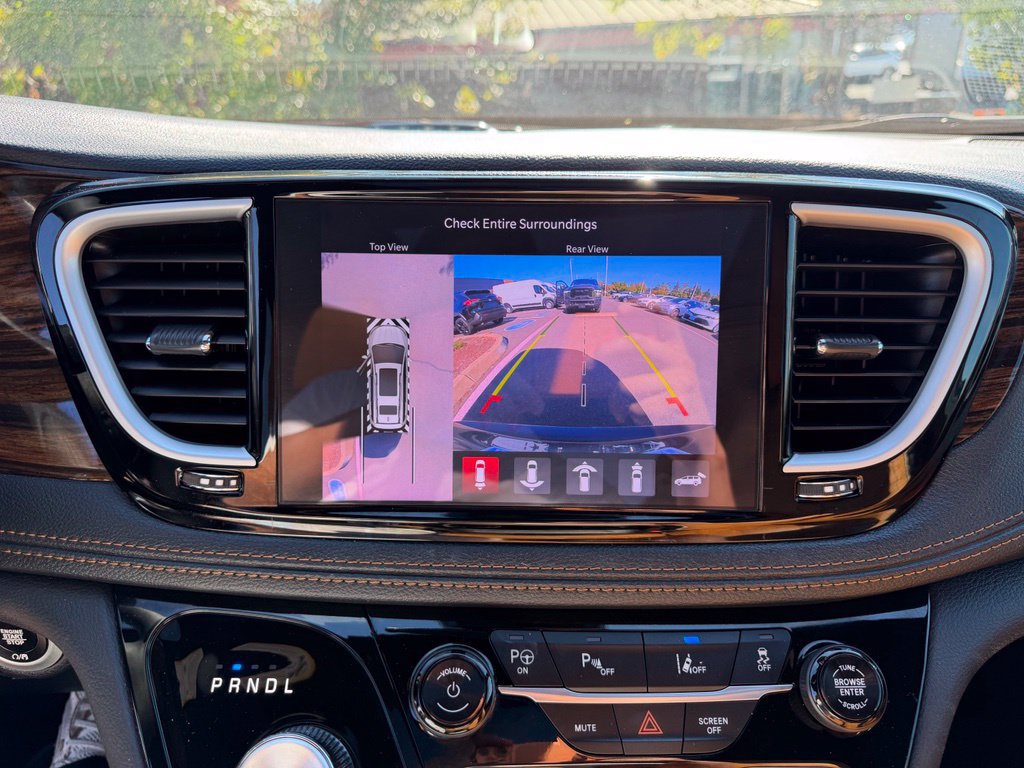 Used 2023 Chrysler Pacifica Pinnacle FWD image 24