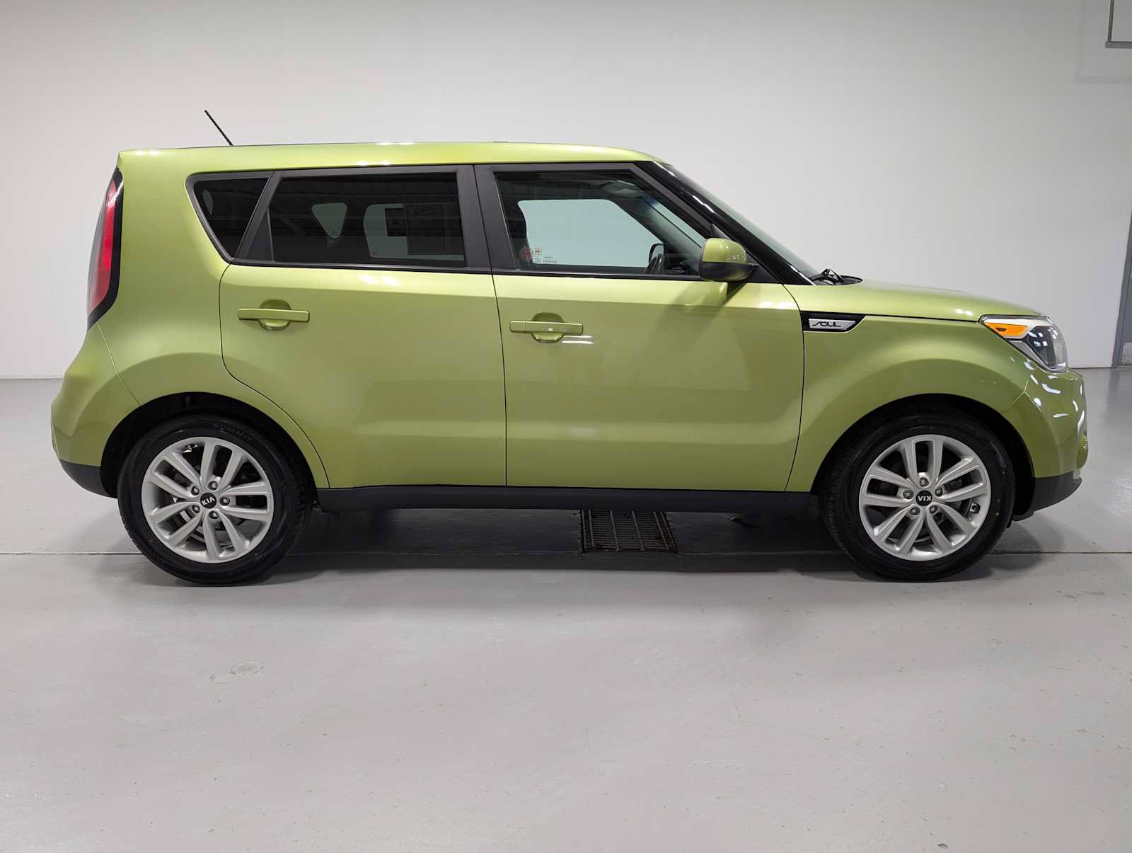 Used 2017 Kia Soul + FWD image 7