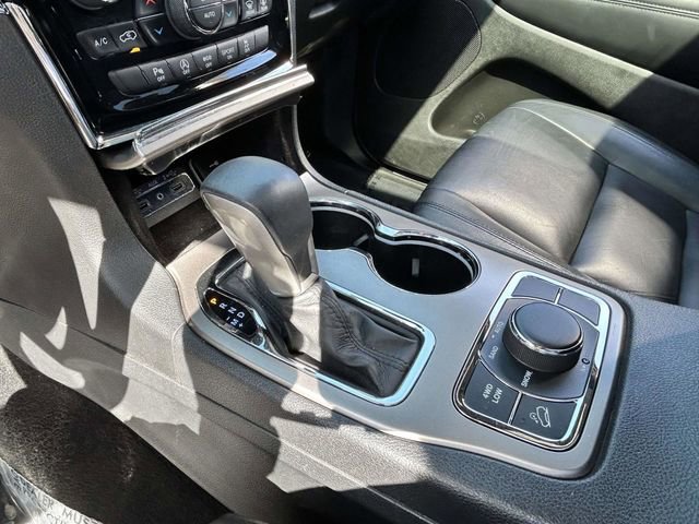 Used 2019 Jeep Grand Cherokee Limited w/ Trailer Tow Group IV AWD/4WD image 17
