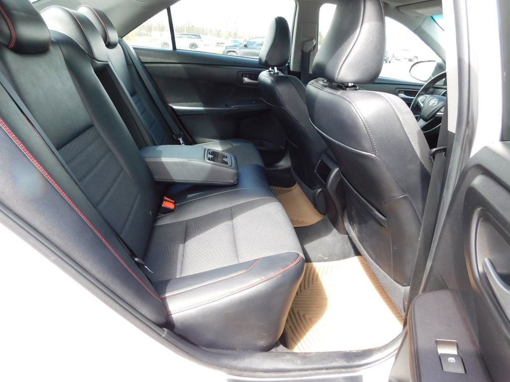 Used 2016 Toyota Camry SE w/ Moonroof Package image 21