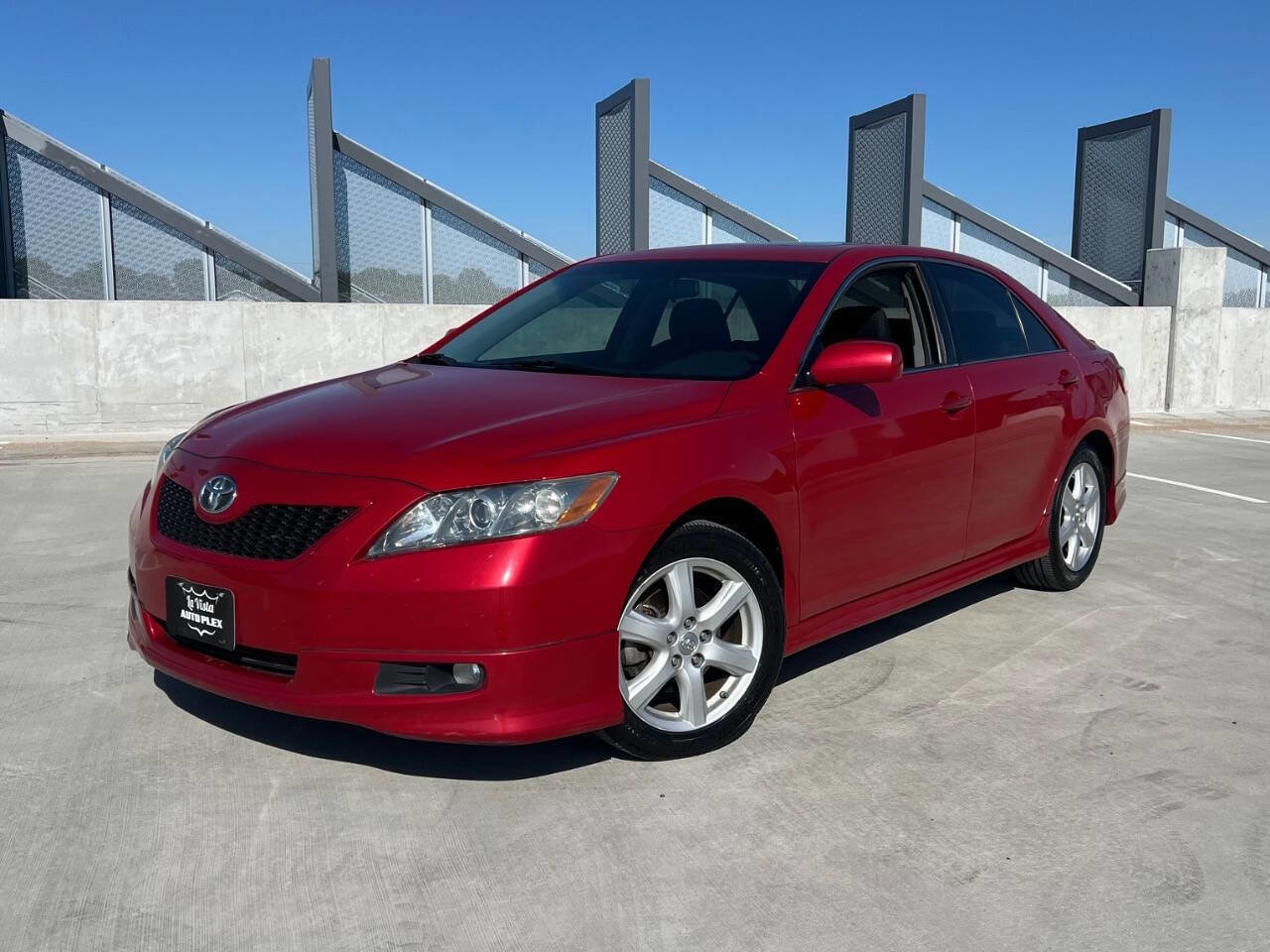 Used 2009 Toyota Camry SE FWD image 2