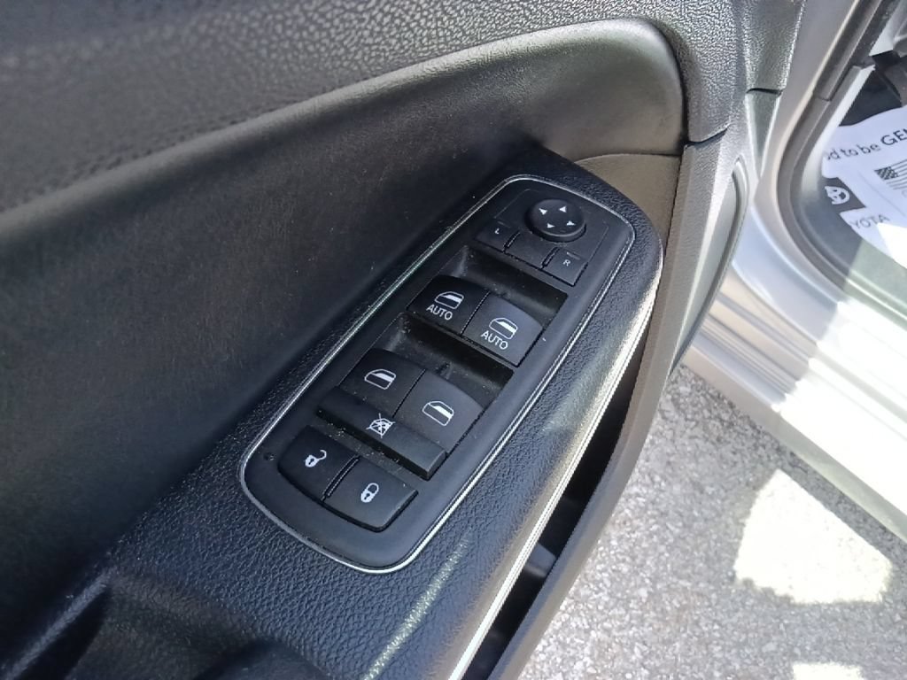Used 2017 Chrysler 300 C w/ Safetytec Plus Group RWD image 14