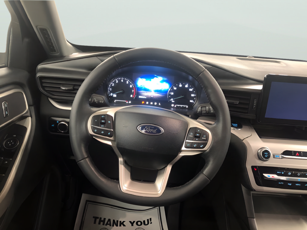 Used 2024 Ford Explorer XLT AWD/4WD image 7