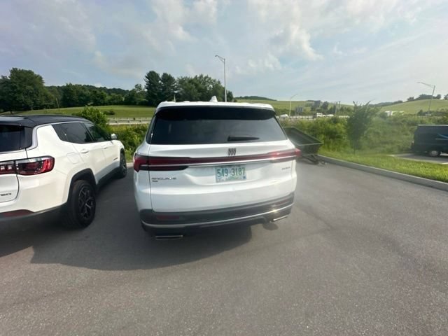 Used 2025 Buick Enclave Preferred AWD/4WD image 25