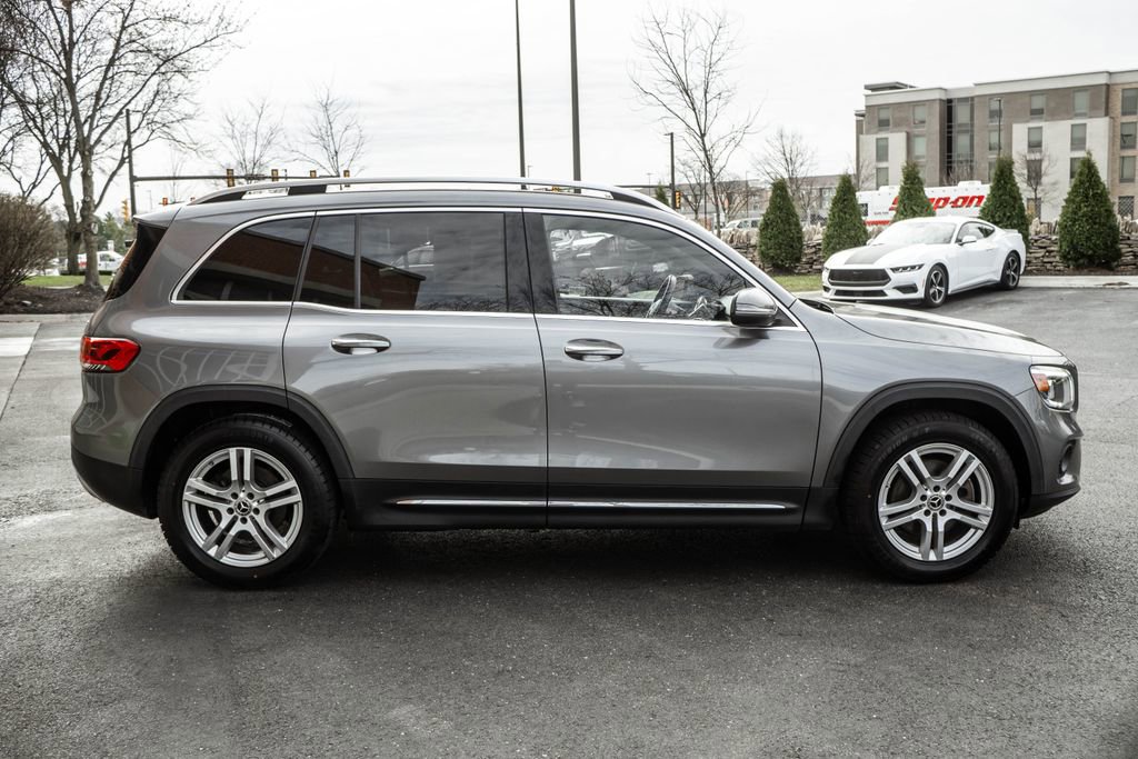 Used 2022 Mercedes-Benz GLB 250 4MATIC w/ Premium Package Lite image 3