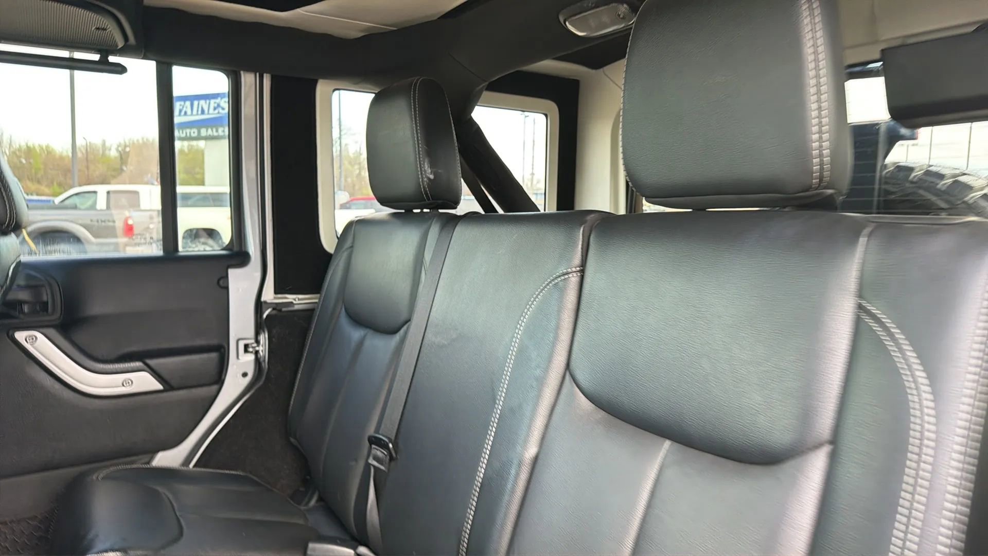 Used 2016 Jeep Wrangler Unlimited Rubicon image 41