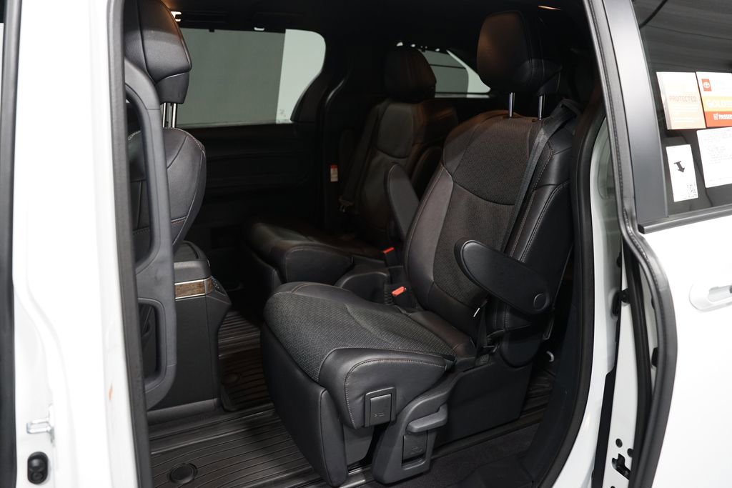 Certified 2025 Toyota Sienna Platinum FWD image 6