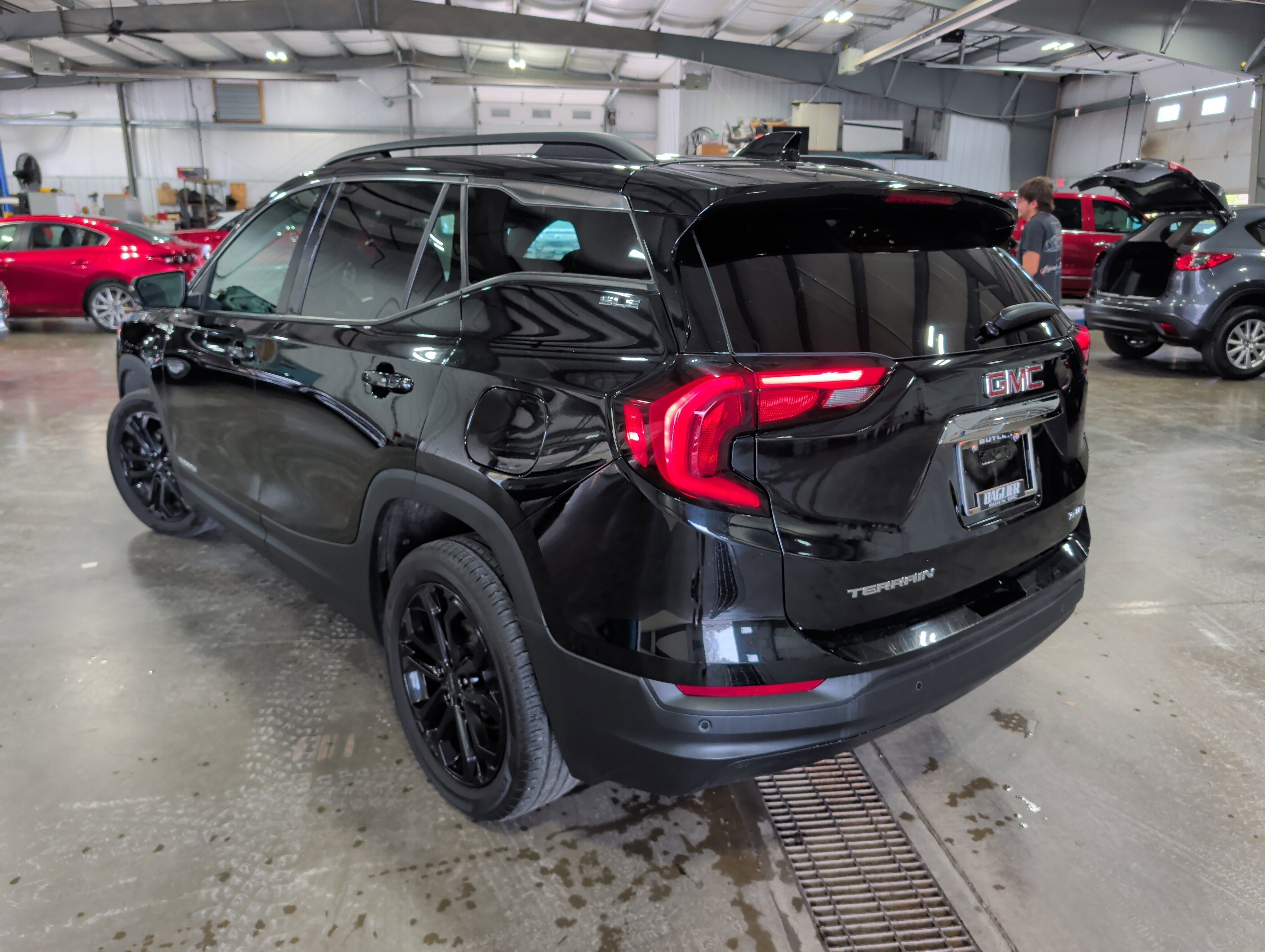 Used 2020 GMC Terrain SLE w/ Driver Convenience Package image 4