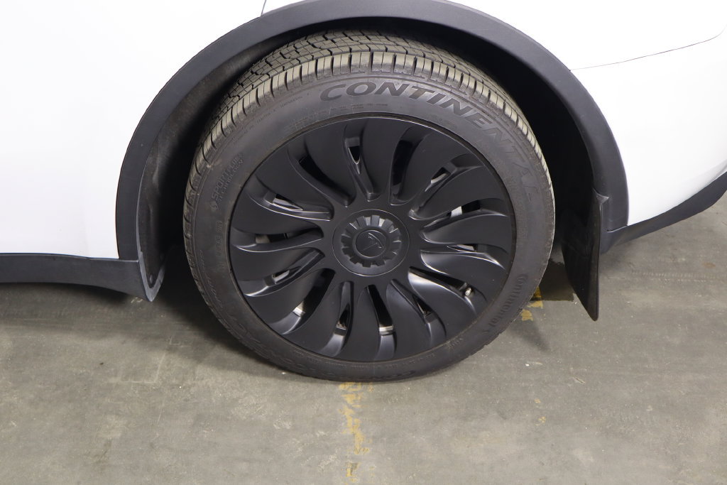 Used 2023 Tesla Model Y Long Range AWD/4WD image 47