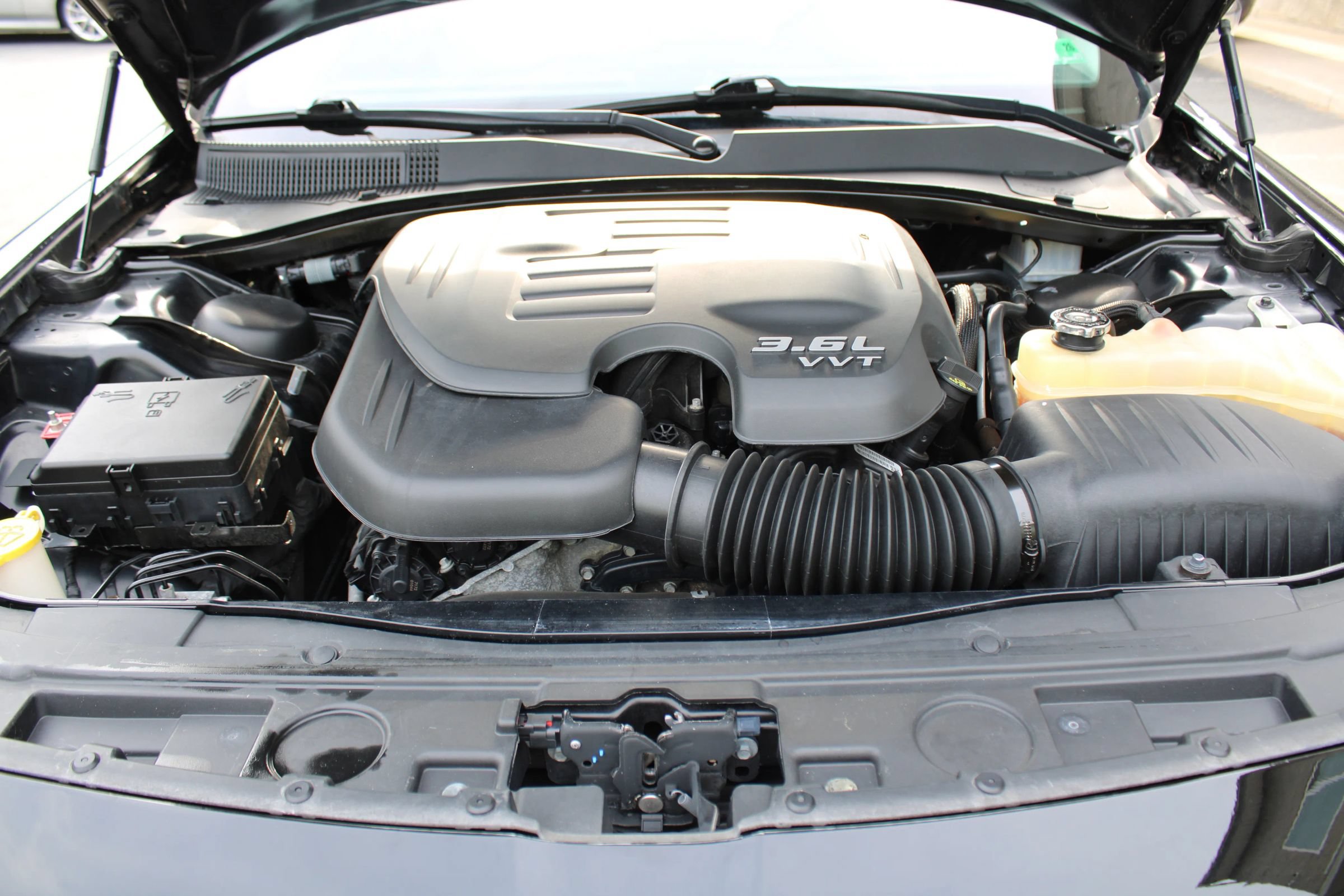 Used 2018 Chrysler 300 Limited RWD image 28