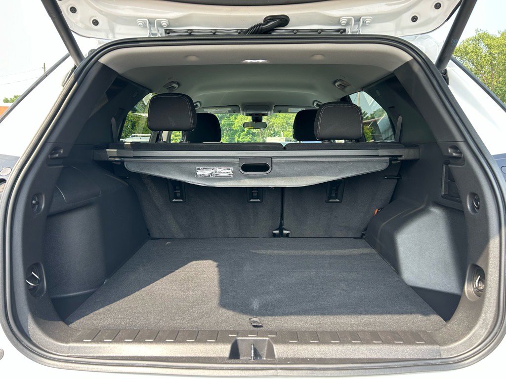 Used 2023 Chevrolet Equinox LT w/ Driver Convenience Package image 17
