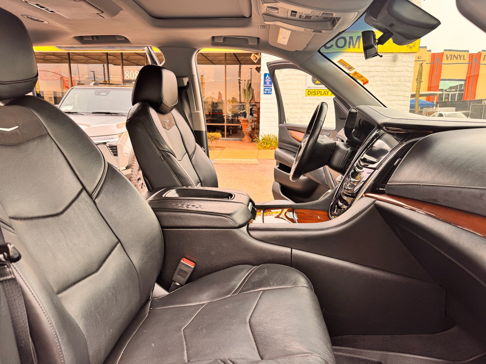 Used 2018 Cadillac Escalade ESV Luxury AWD/4WD image 10