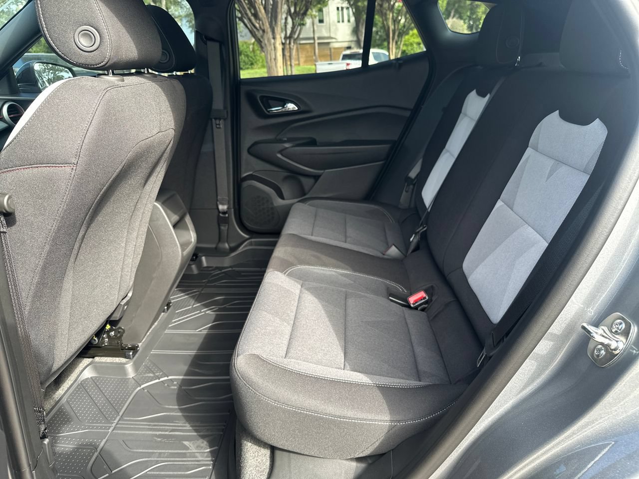 New 2026 Chevrolet Trax RS w/ Sunroof Package FWD image 24