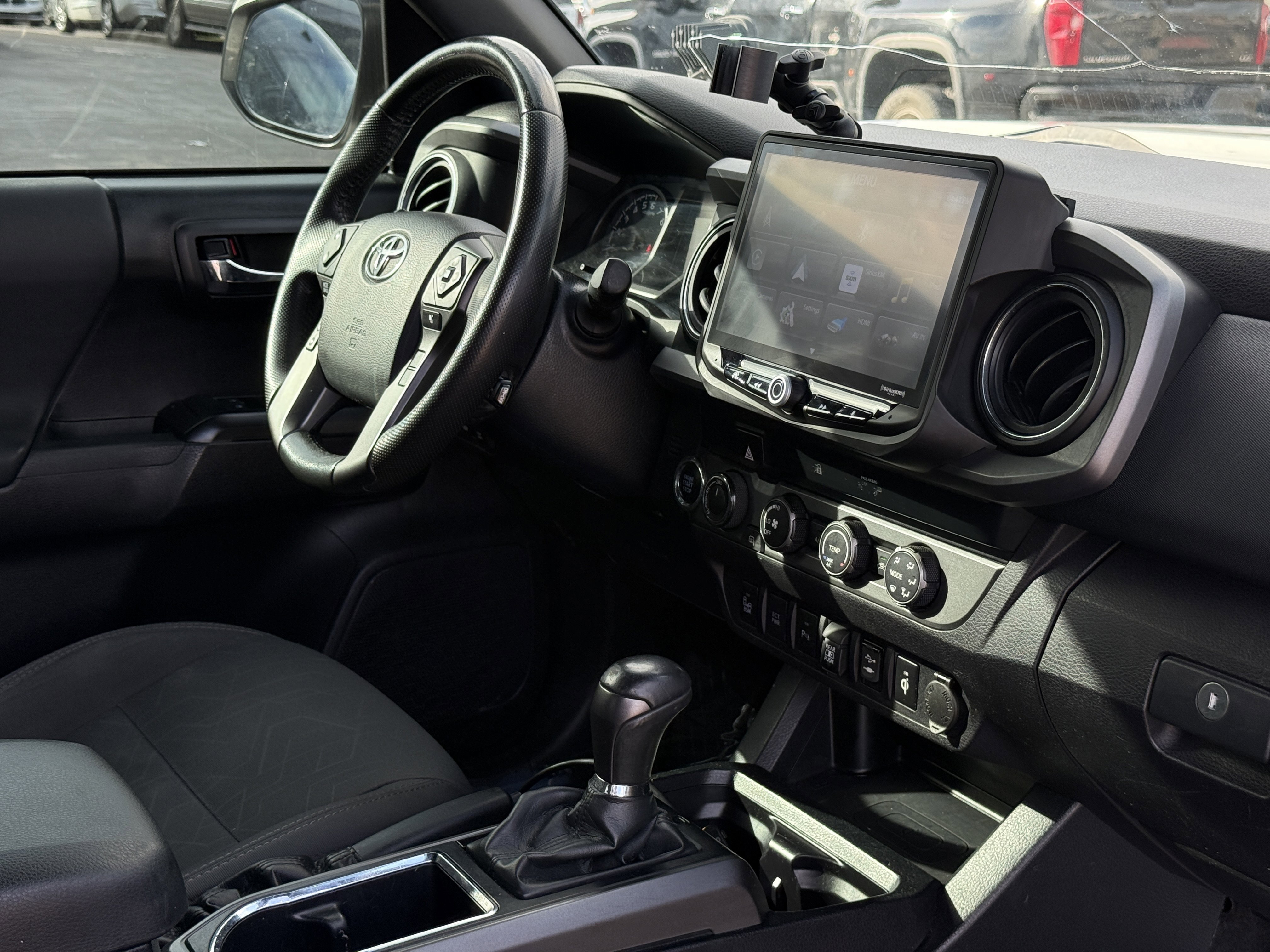 Used 2019 Toyota Tacoma TRD Off-Road w/ Technology Package AWD/4WD image 19