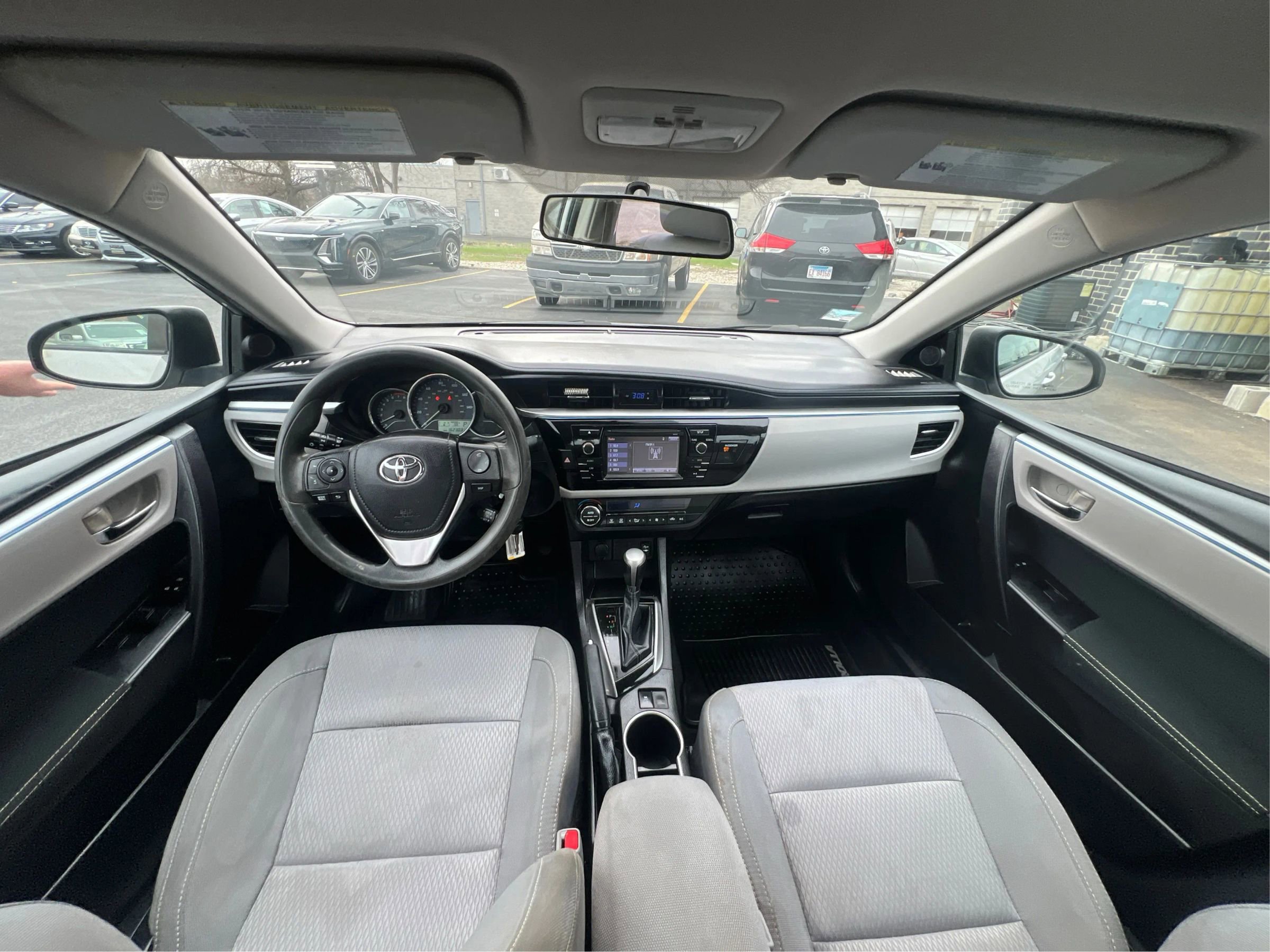 Used 2015 Toyota Corolla LE image 25
