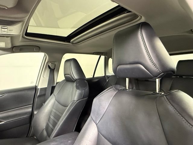 Used 2021 Toyota RAV4 XLE Premium FWD image 5