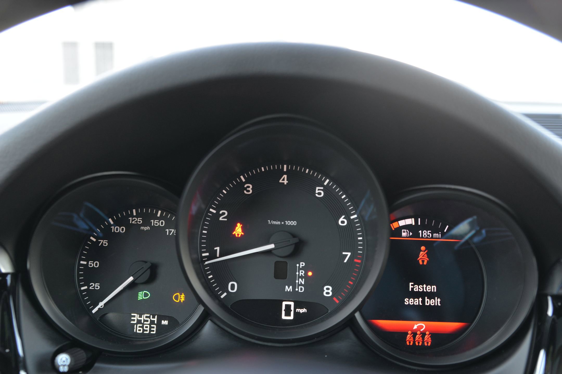 Certified 2025 Porsche Macan image 18