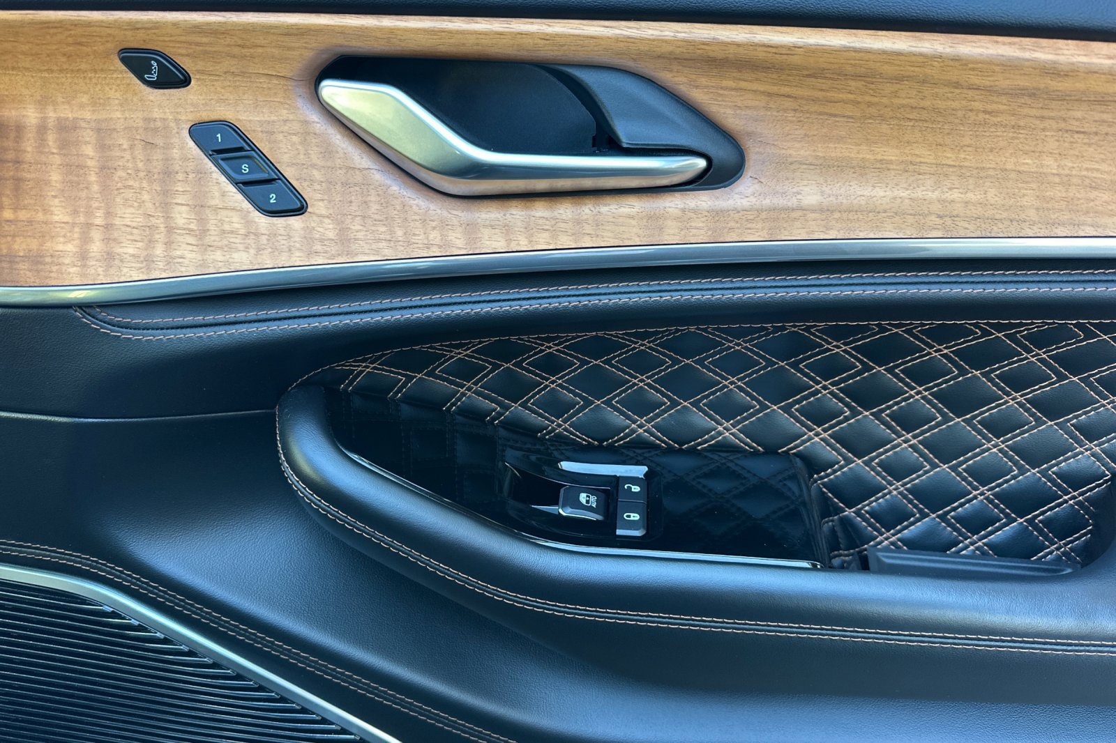 Used 2023 Jeep Grand Cherokee L Summit image 23