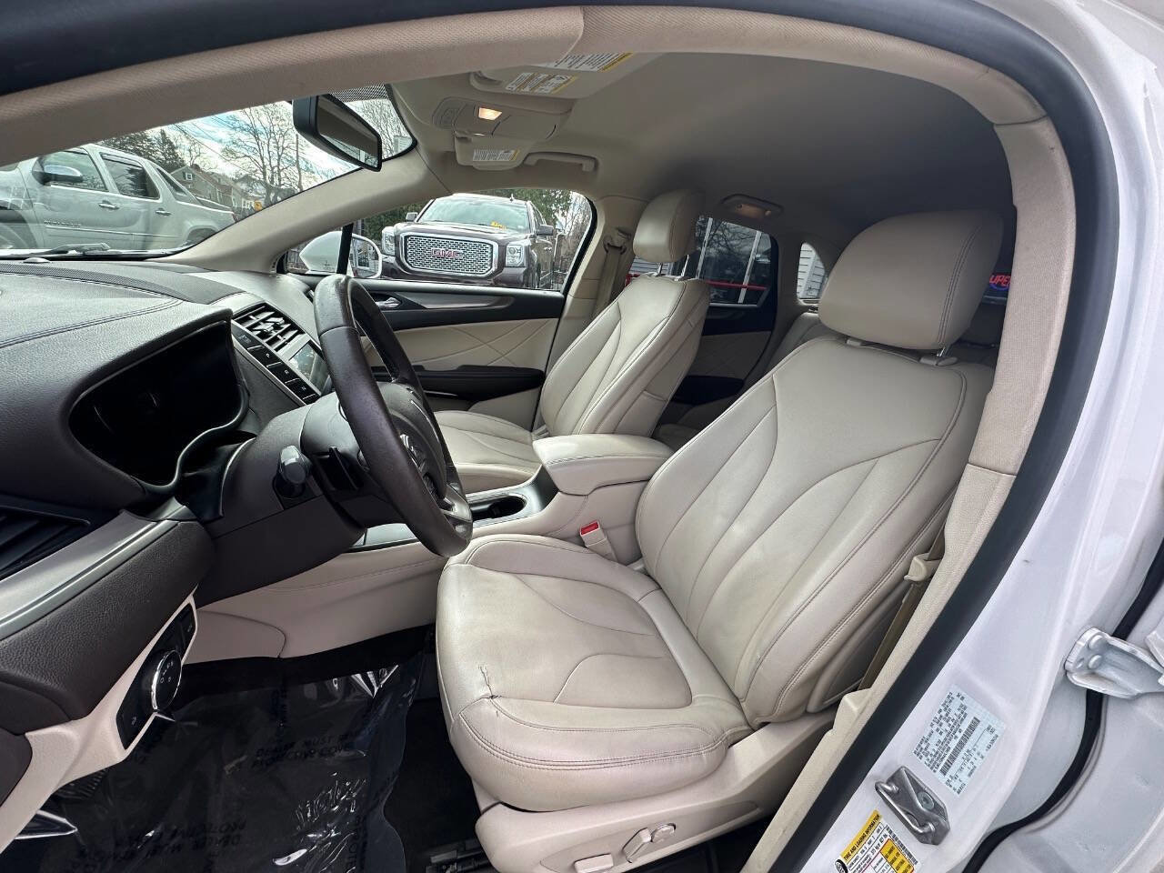 Used 2018 Lincoln MKC Premiere image 11