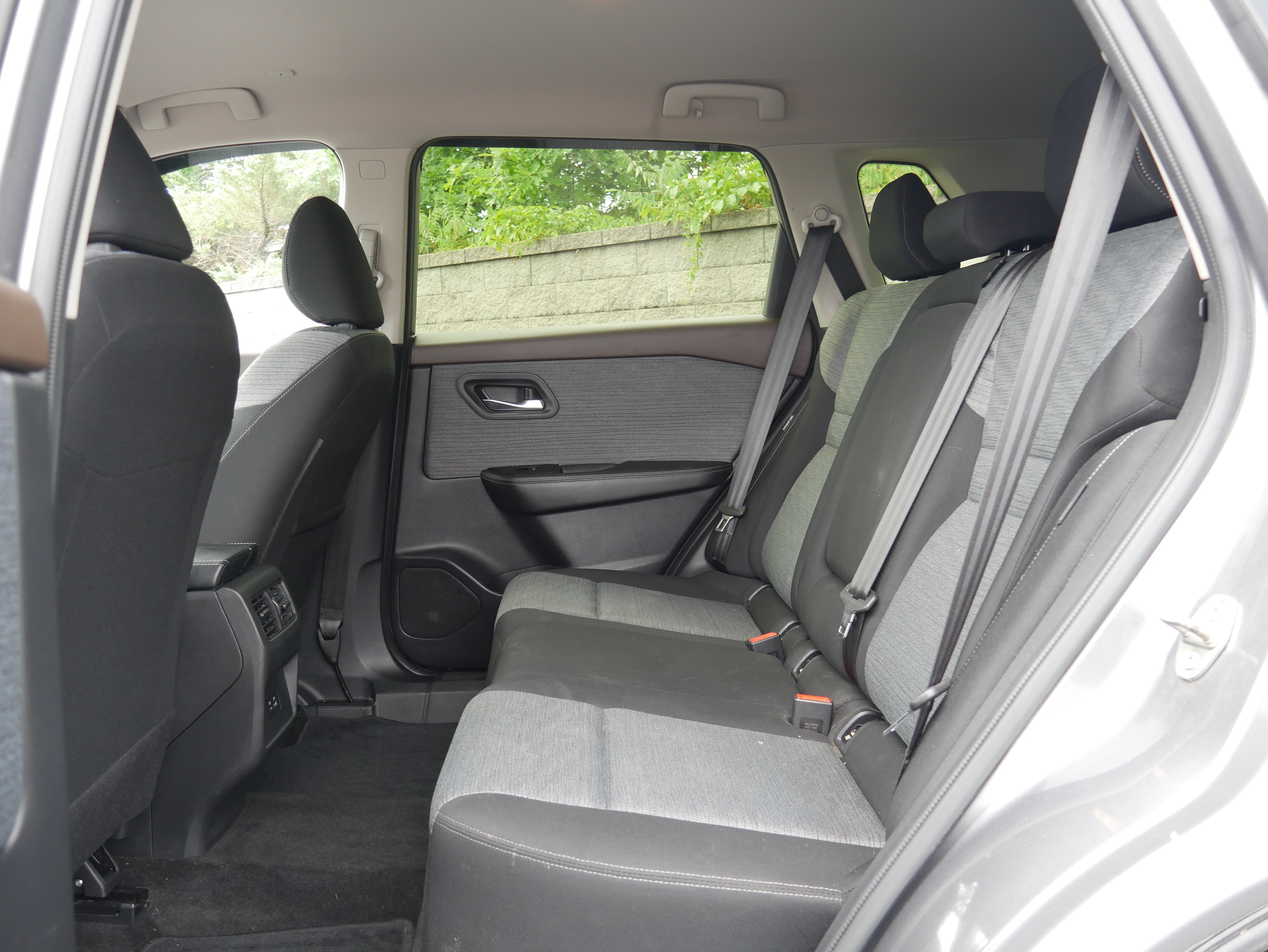 Used 2023 Nissan Rogue SV AWD/4WD image 14
