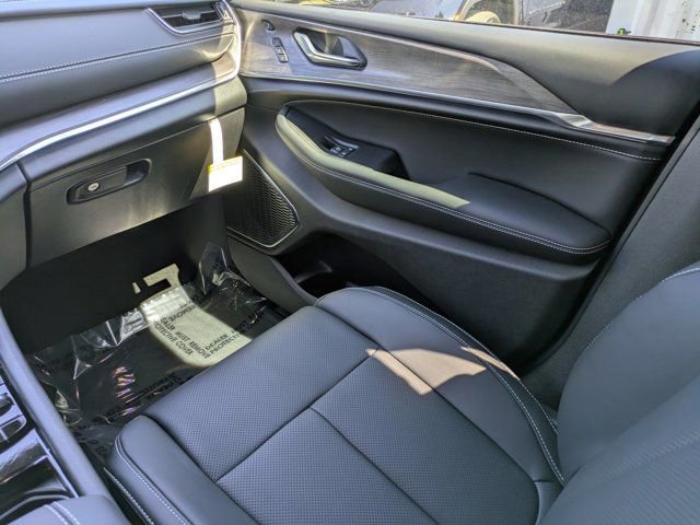 New 2025 Jeep Grand Cherokee L Overland w/ Luxury Tech Group IV image 15