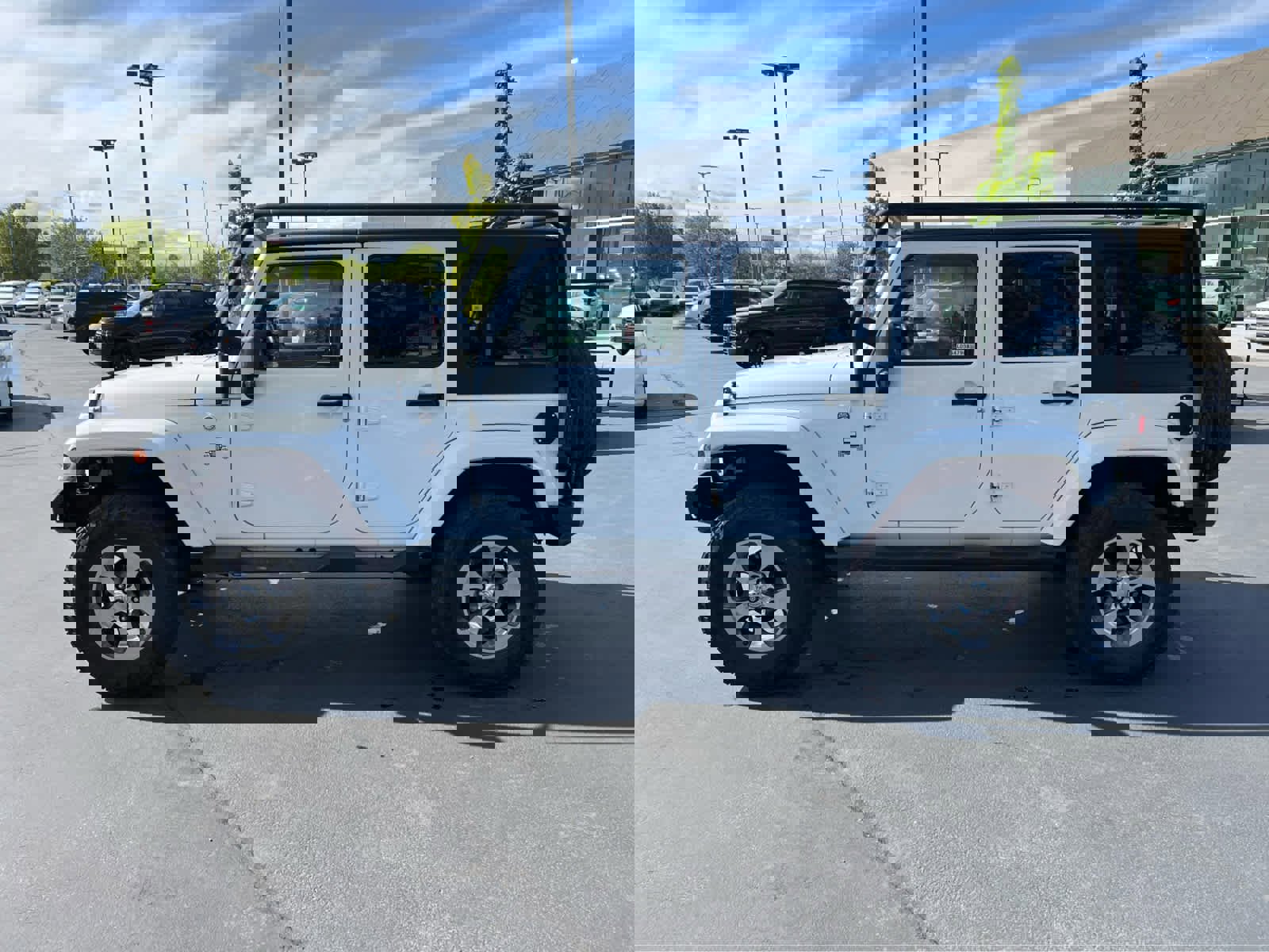 Used 2016 Jeep Wrangler Unlimited Sahara w/ Connectivity Group image 12