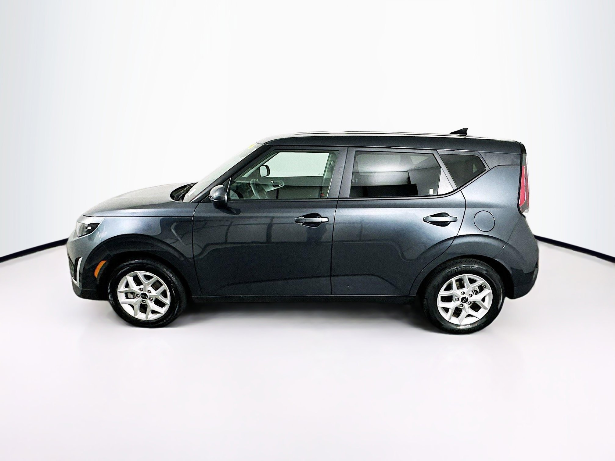 Used 2025 Kia Soul LX w/ LX Technology Package image 4